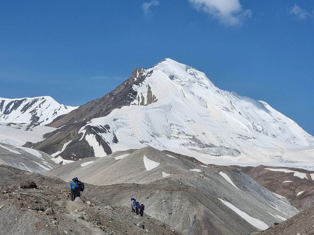 Pik Juchina 5130 m
